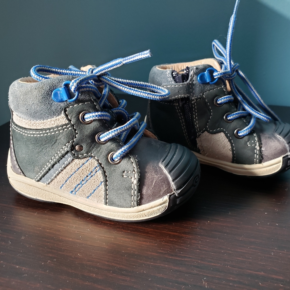Geox baby shoes in size 3